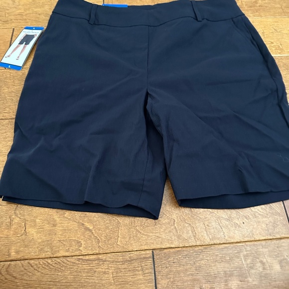 Hilary Radley Mid rise Ladie short - Picture 3 of 6